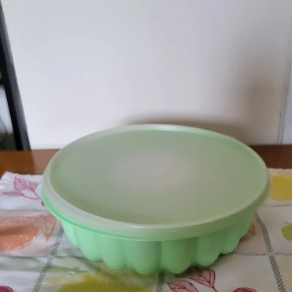 Tupperware Jello Mold - Picture 3 of 8
